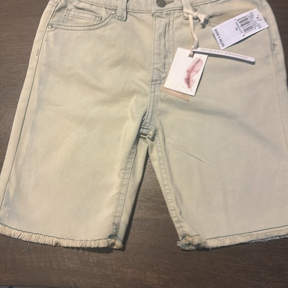 NWT Jessica Simpson
Big Girls 7-16 Denim Knee Length Short - Picture 4 of 9